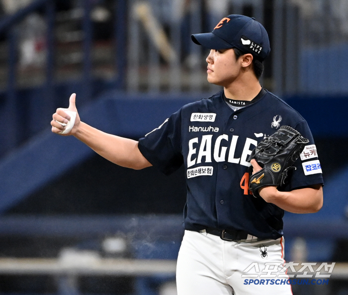 '주루 실수는 잊어줘' 이상혁 슈퍼캐치→정우주 엄지 척, 11연승 힘 보…