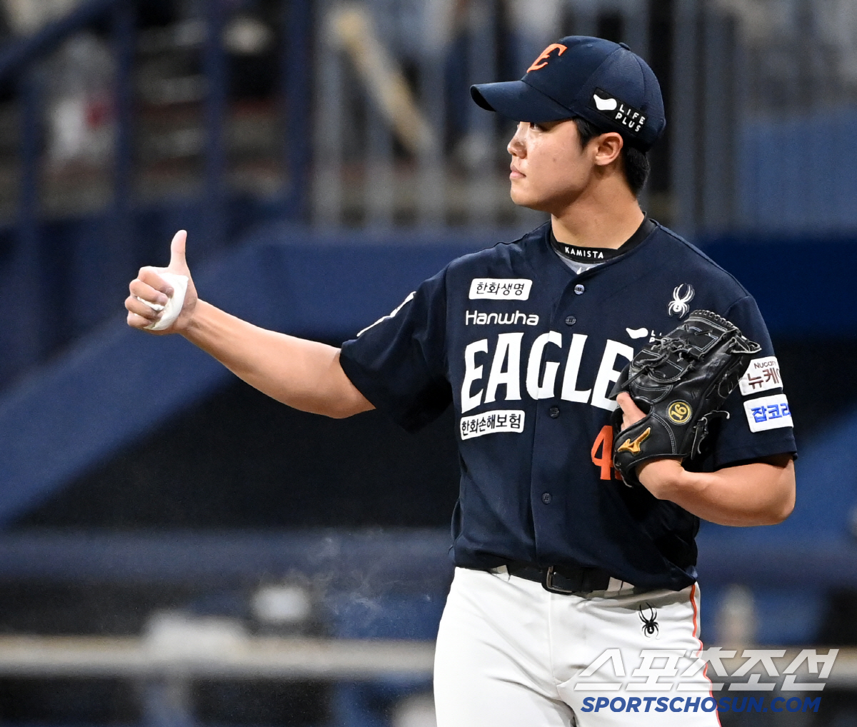 '주루 실수는 잊어줘' 이상혁 슈퍼캐치→정우주 엄지 척, 11연승 힘 보…