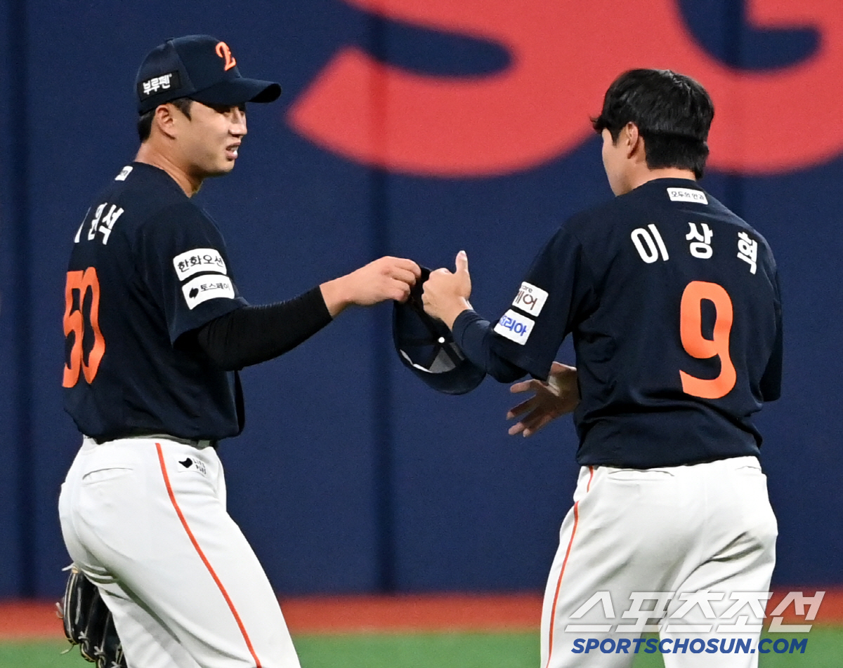 '주루 실수는 잊어줘' 이상혁 슈퍼캐치→정우주 엄지 척, 11연승 힘 보…