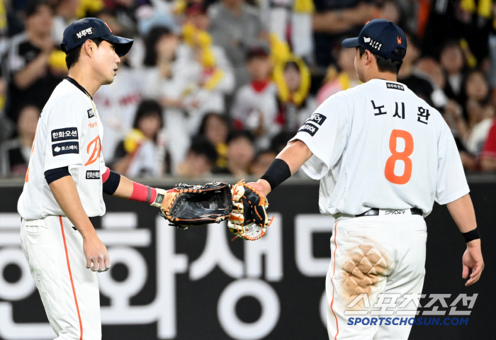 "혼자 앓고 있어요"…수비로 '호평 일색'인데, 50억 FA 무게감을 견…