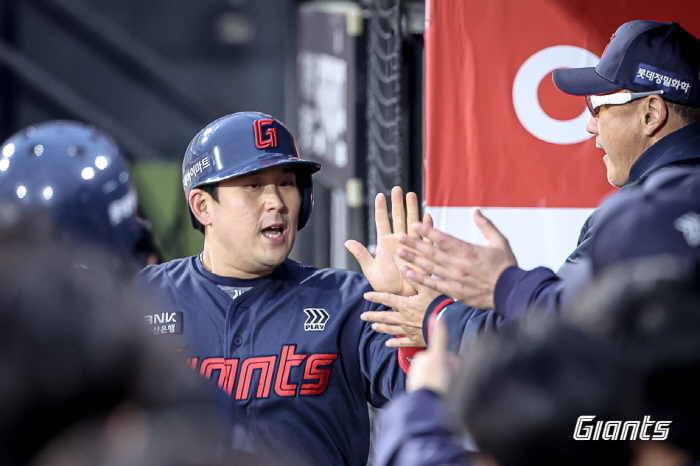 '80억 투자' 3년만에 결실 보나? '절치부심' 15년차 포수의 반전 …