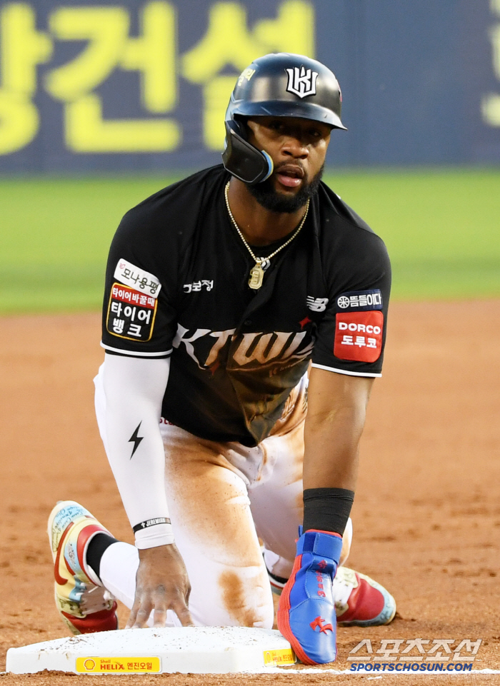 MVP 외인을 3회 교체? 강철매직의 냉정한 경고 "정신 차려야지. 지금…
