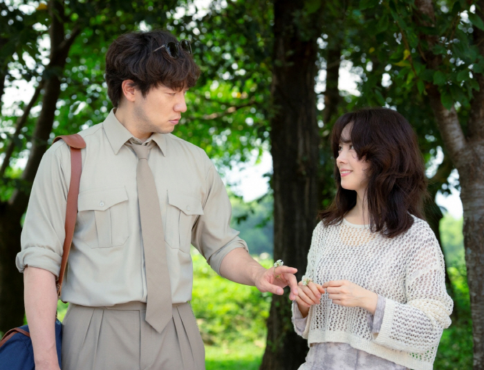 한지민·손석구, 손가락엔 커플 꽃반지..미묘하게 달라진 분위기 (천국보다…