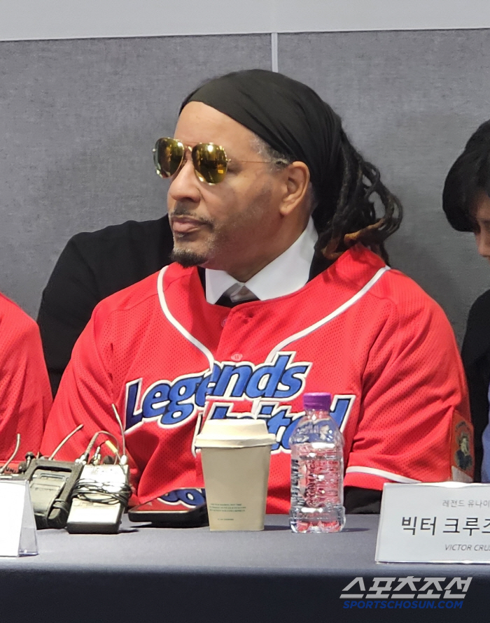 아니, ML 555홈런 전설이 고척돔에 갑자기 왜? 나이 50 넘었는데 …