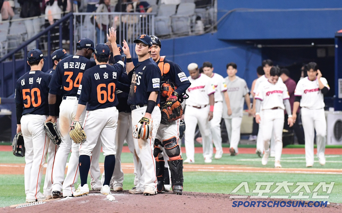 '꿈이냐 생시냐' 12041일만의 12연승, 14G 연속 매진 KBO 타…