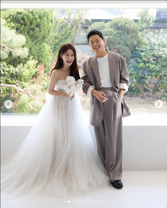 '7월 결혼' 김지민♥김준호, 웨딩화보 공개..."점점 가까워진다"