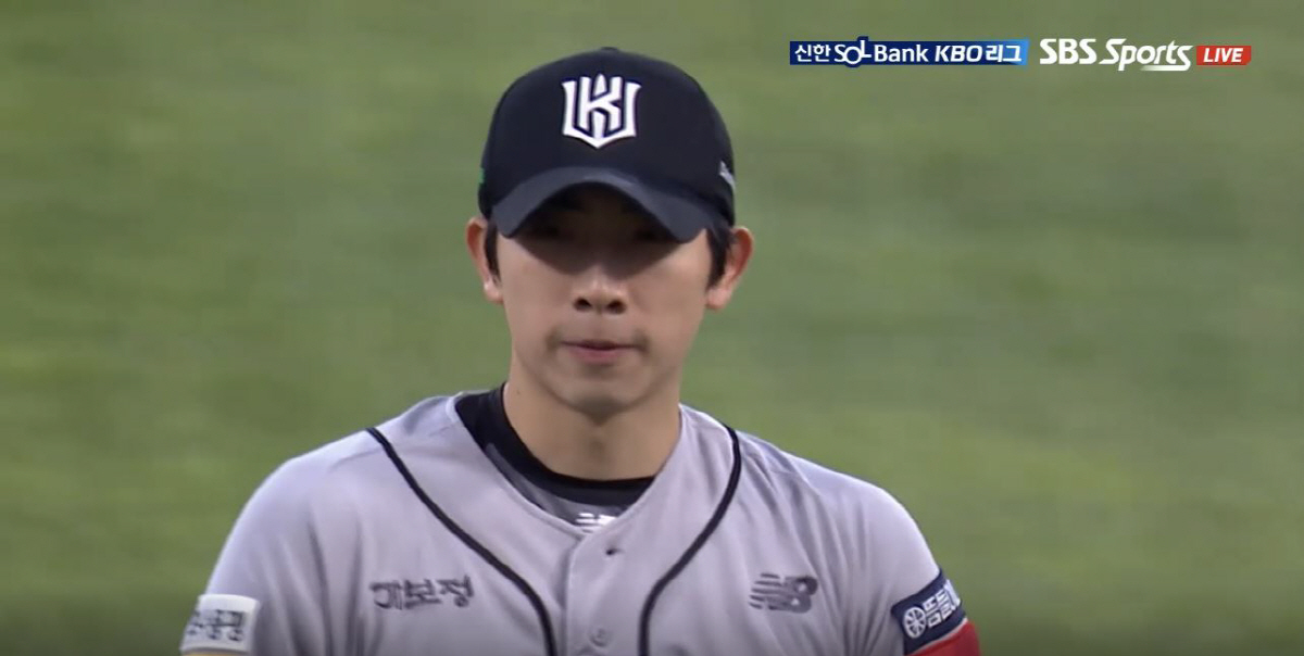 '헤드샷 직격'에 쓰러진 21세 젊음 → 침묵과 두려움 가득했던 그라운드…