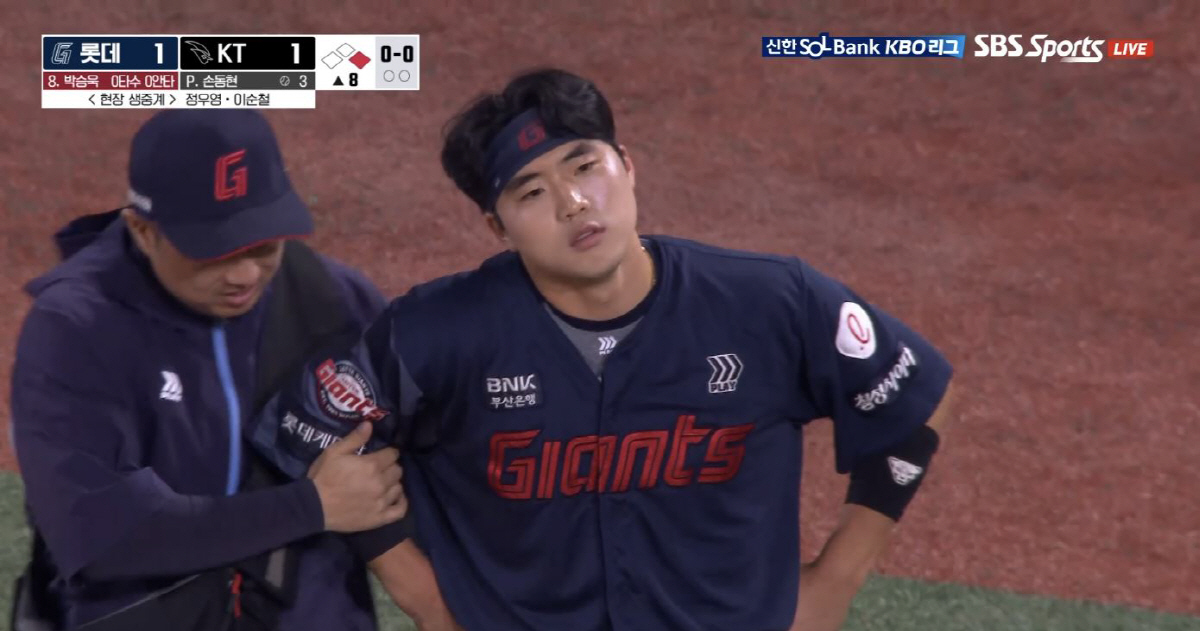 '헤드샷 직격'에 쓰러진 21세 젊음 → 침묵과 두려움 가득했던 그라운드…