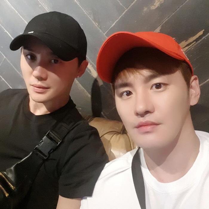 [공식]김준수, 이미 '새 가족' 생겼었다…쌍둥이 출산 소식에 팬들 폭발…
