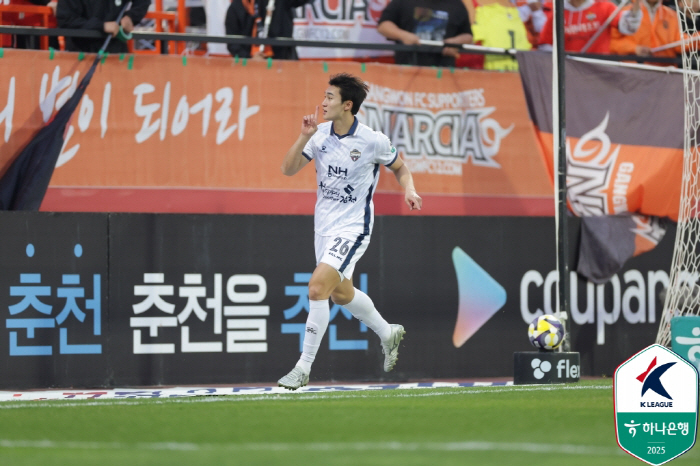 'A대표 맛집' 김천, 홍명보 감독 앞에서 '환상 쇼케이스'...강원에 …