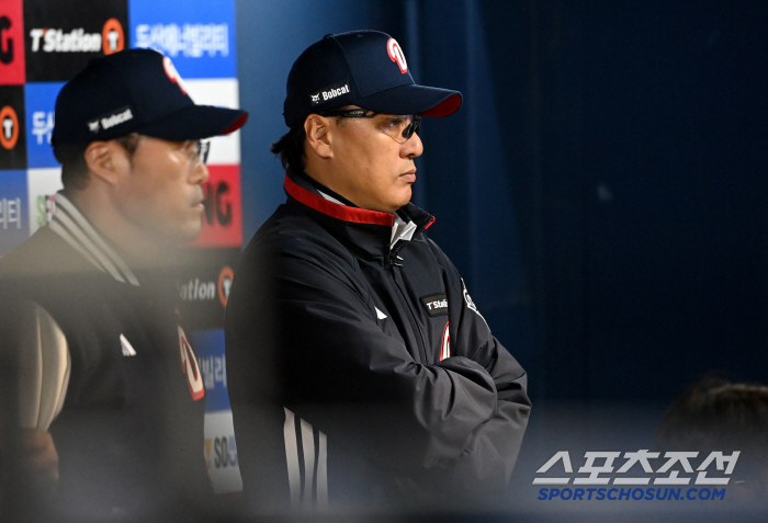 [포토] 이승엽 감독, 더블헤더 2패 위기