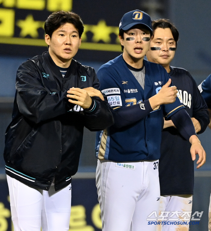 승리 기쁨보다 친구 걱정이 먼저. 사구 맞은 정수빈 만난 박건우의 질문 …
