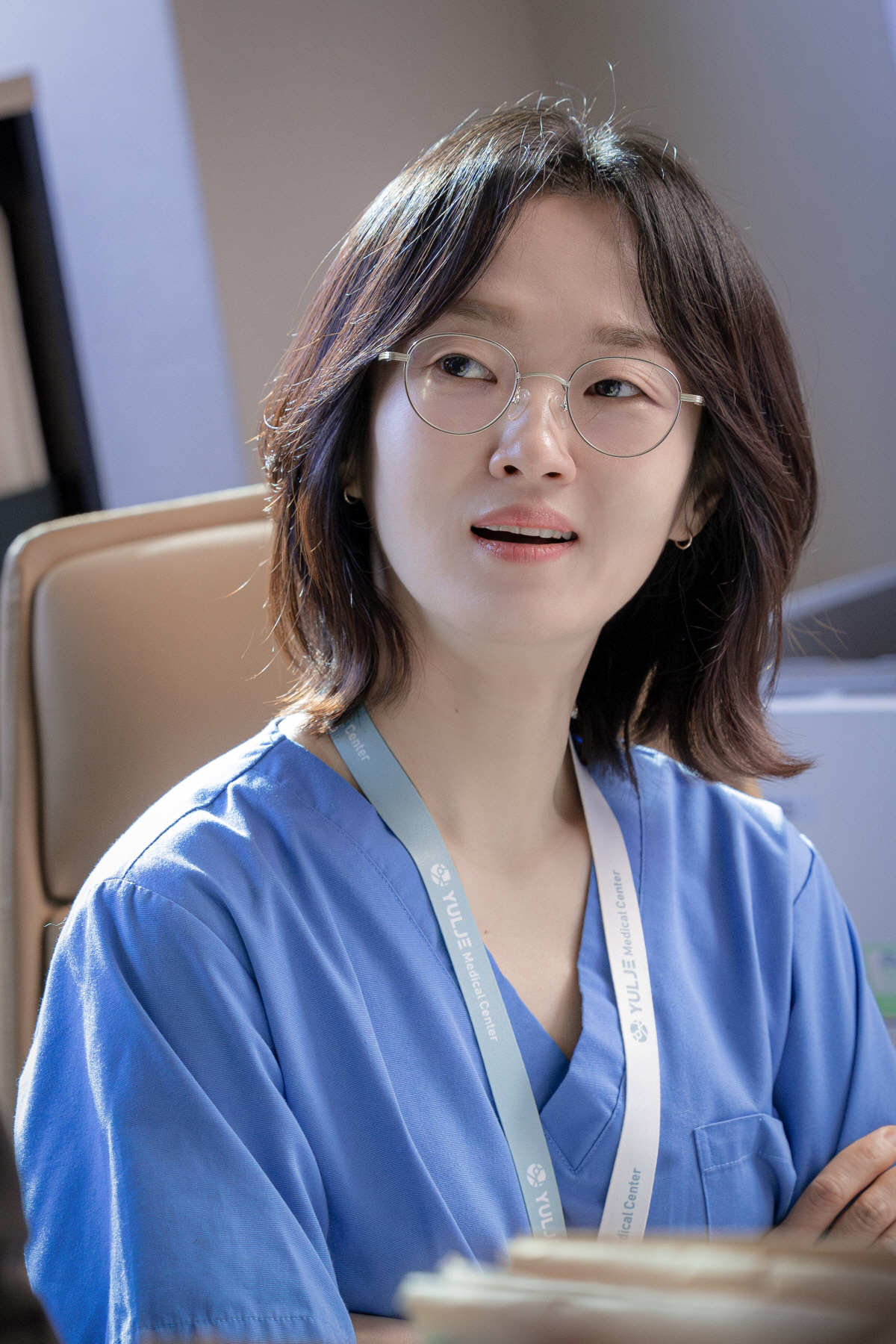[SC줌人] 이봉련이 그리는 서정민 교수..이익준·채송화와 절친 동기였다