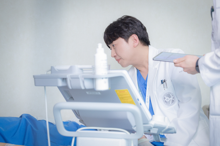'강강약약 리더십' 약자엔 따뜻→불의는 못참는 류재휘 교수..저 배우 누…