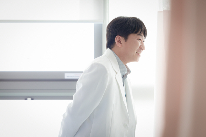 '강강약약 리더십' 약자엔 따뜻→불의는 못참는 류재휘 교수..저 배우 누…