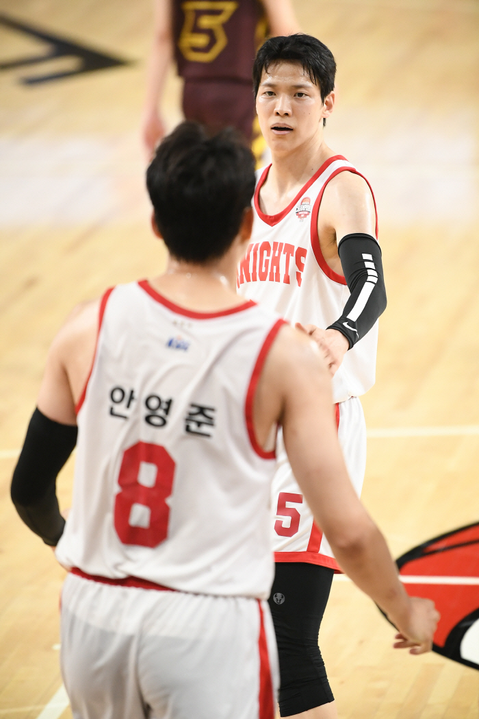 28년만 최초우승 vs 0% 확률 도전. LG와 SK의 챔프전. 새 역사…
