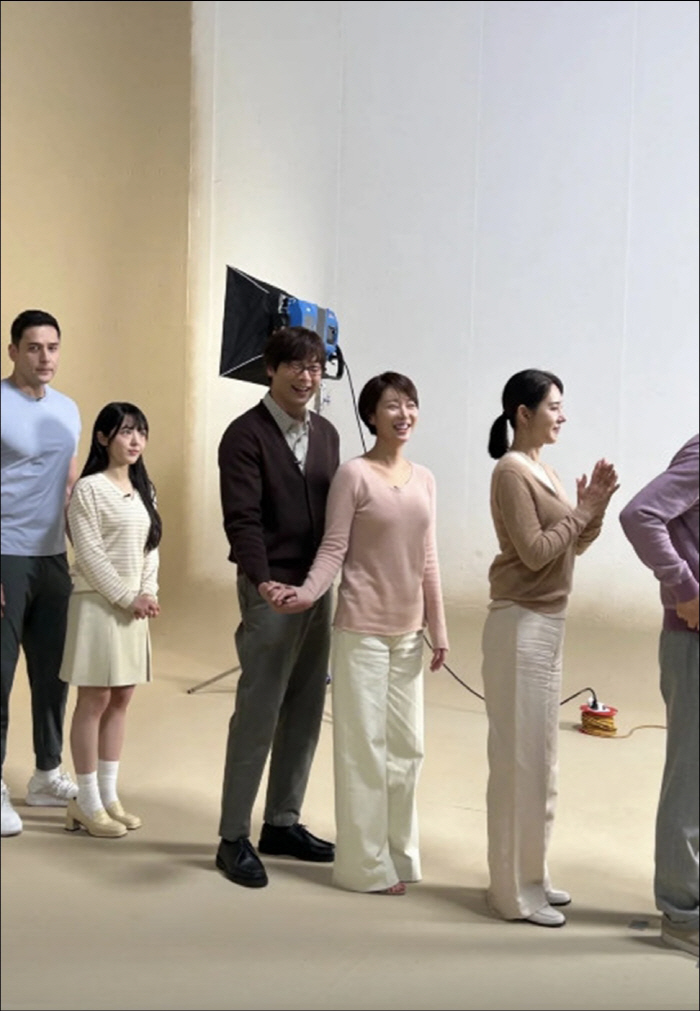 황정음♥최다니엘, 딸 낳았다…15년 만에 다시 만난 '지뚫킥' 가족