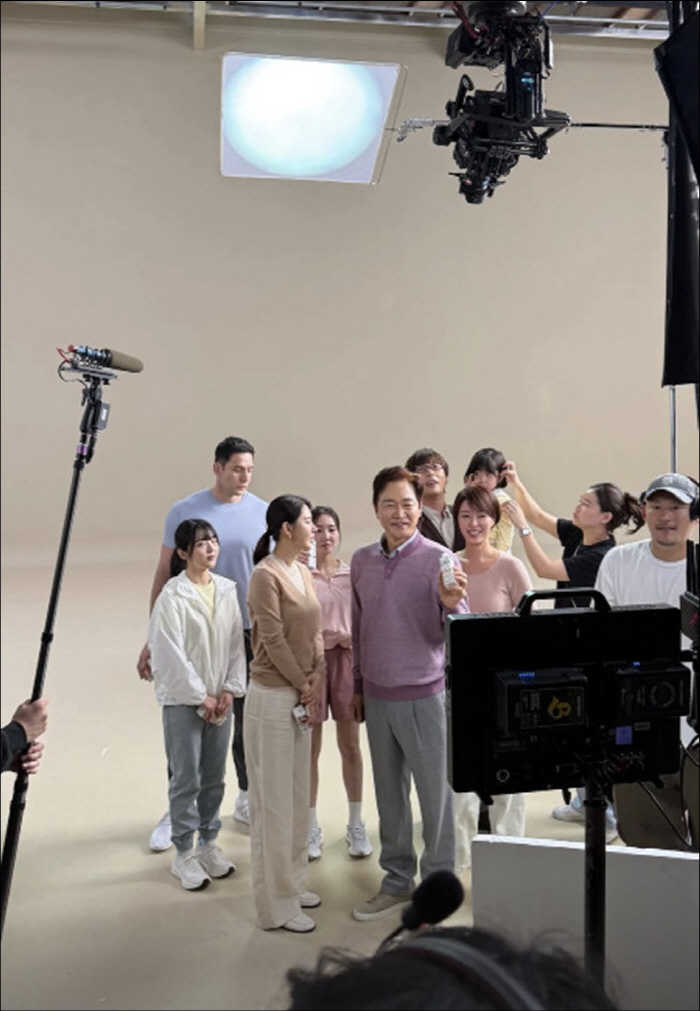 황정음♥최다니엘, 딸 낳았다…15년 만에 다시 만난 '지뚫킥' 가족