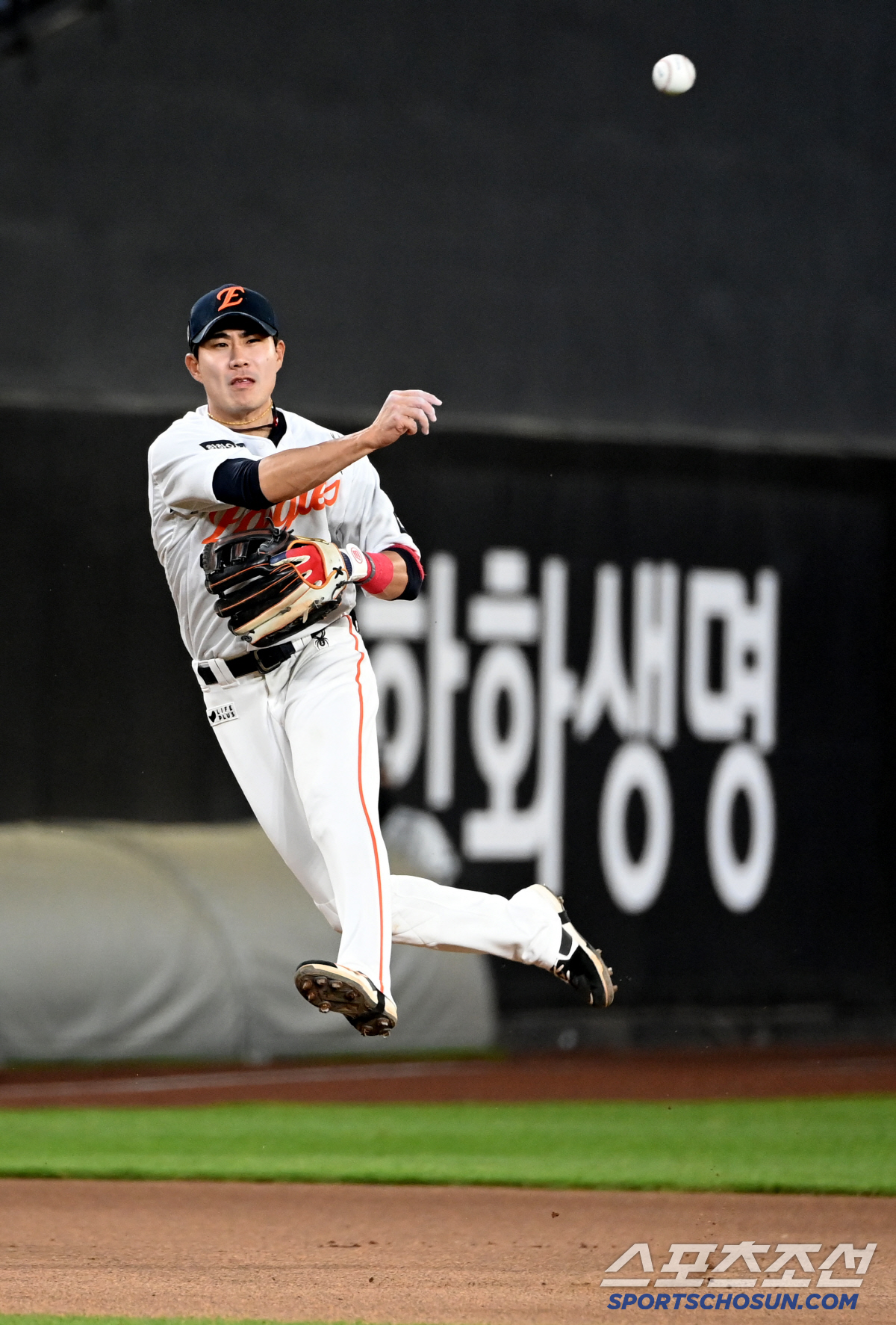 '역대급 연승' 한화, 대악재 발생…심우준, 비골 골절 "2주 안정 및 …