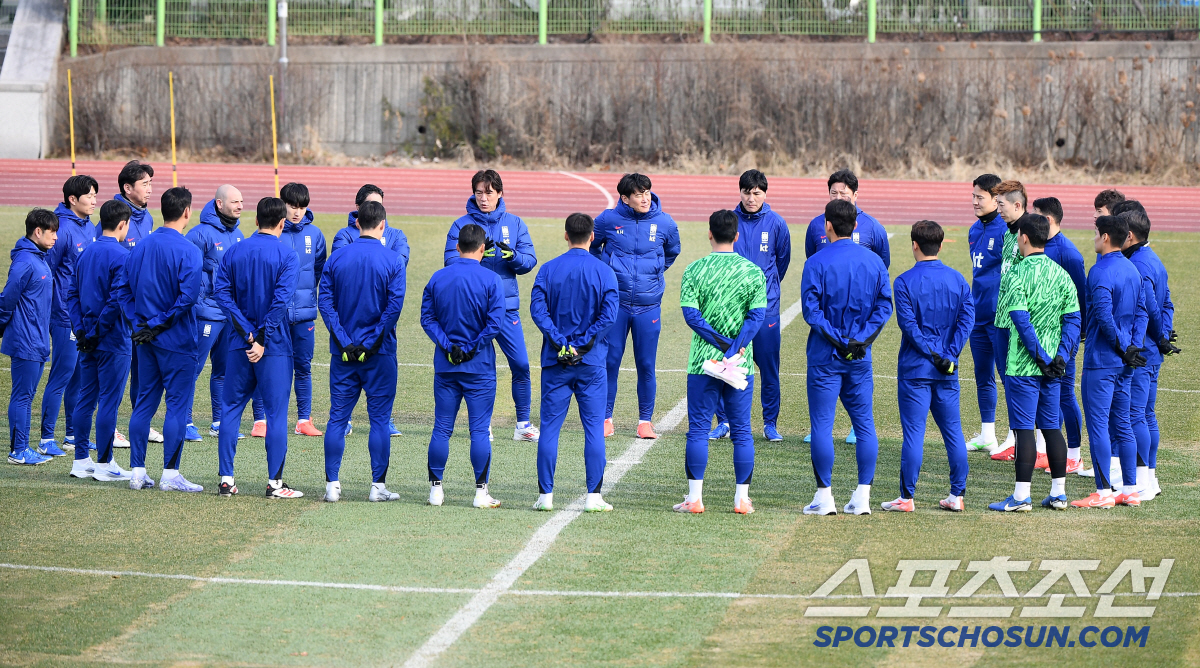 최악의 3월, 반등 절실한 6월, 다가온 결단의 시간…북중미 직행 도전 …