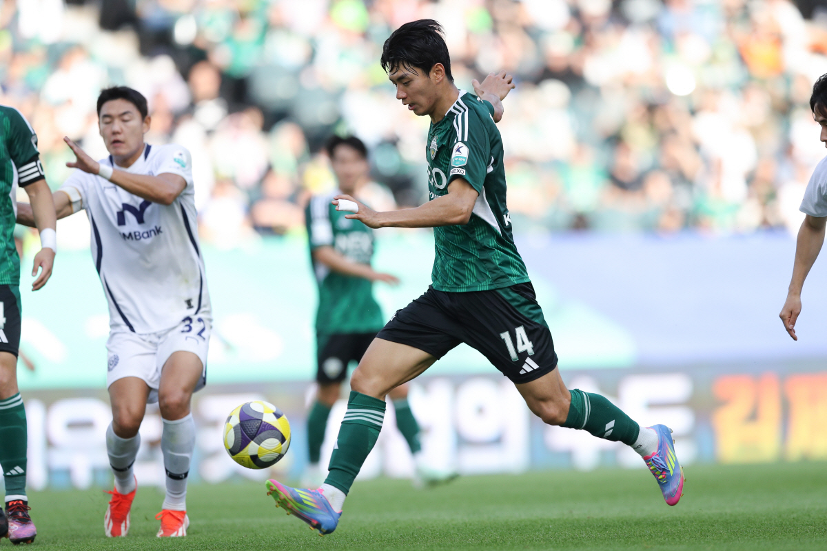 최악의 3월, 반등 절실한 6월, 다가온 결단의 시간…북중미 직행 도전 …