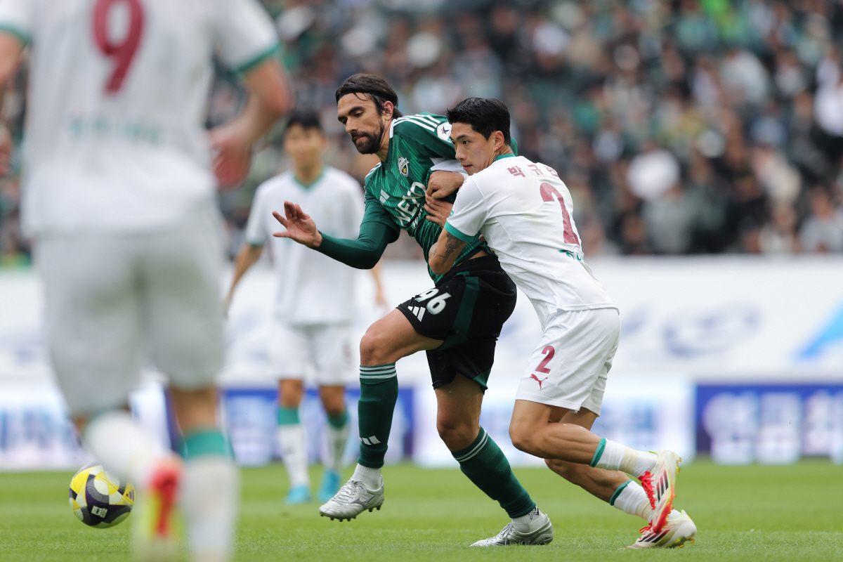 '10G 무패' 전북 폭풍질주, 그런데 길어지는 콤파뇨 침묵…대체 왜?