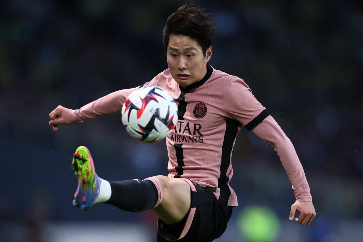 '탈PSG' 암시한 이강인, 박주영-박지성 아닌 이청용 후배 되나...佛…