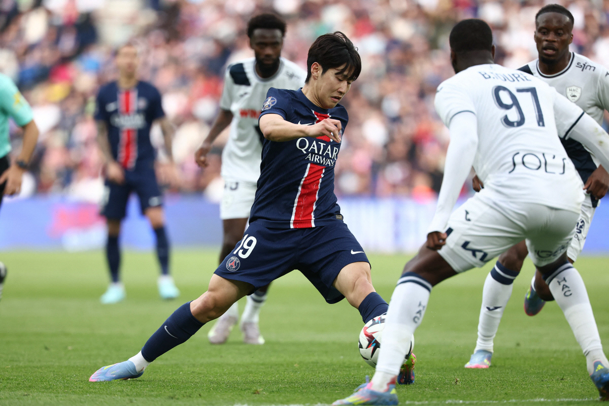 '탈PSG' 암시한 이강인, 박주영-박지성 아닌 이청용 후배 되나...佛…