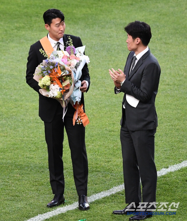 [현장인터뷰]'대환장' 우승 케인, 손흥민 축하 문자 보냈더니→영상 통화…