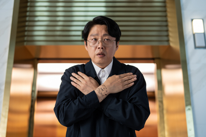 '조명가게' 감독에서 다시 본업으로..김희원, '하이파이브'서 겉차속따 …