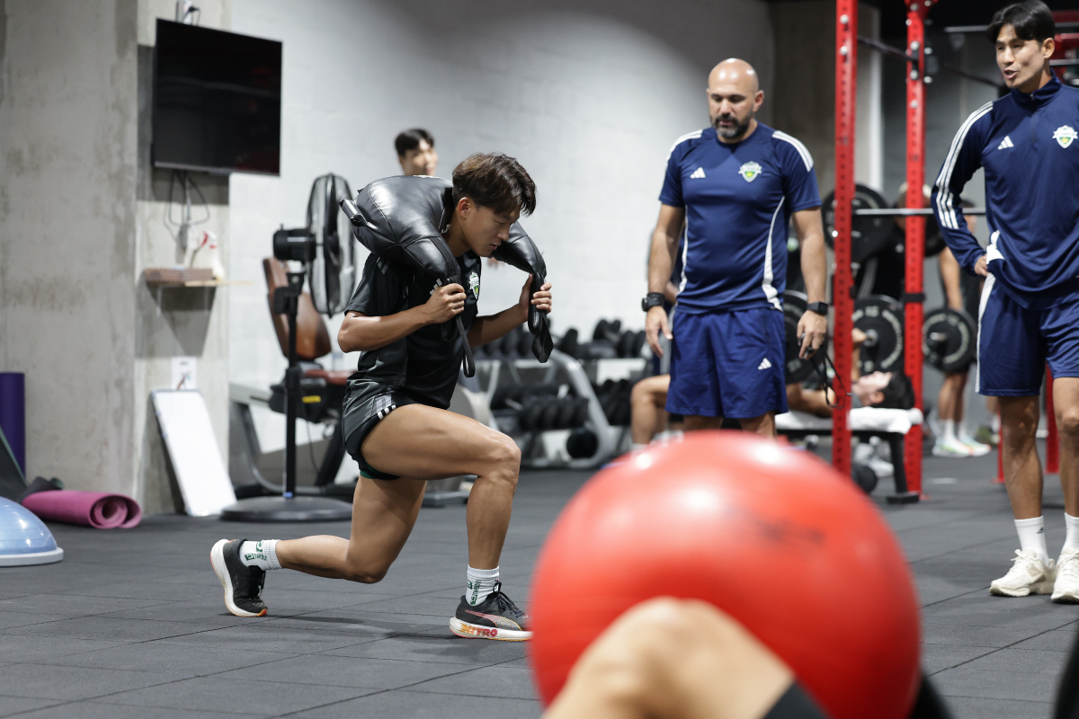 두 달 간 2G 교체, "뛸 자리 없다"는 이승우…전북과 동행 이어갈 수…