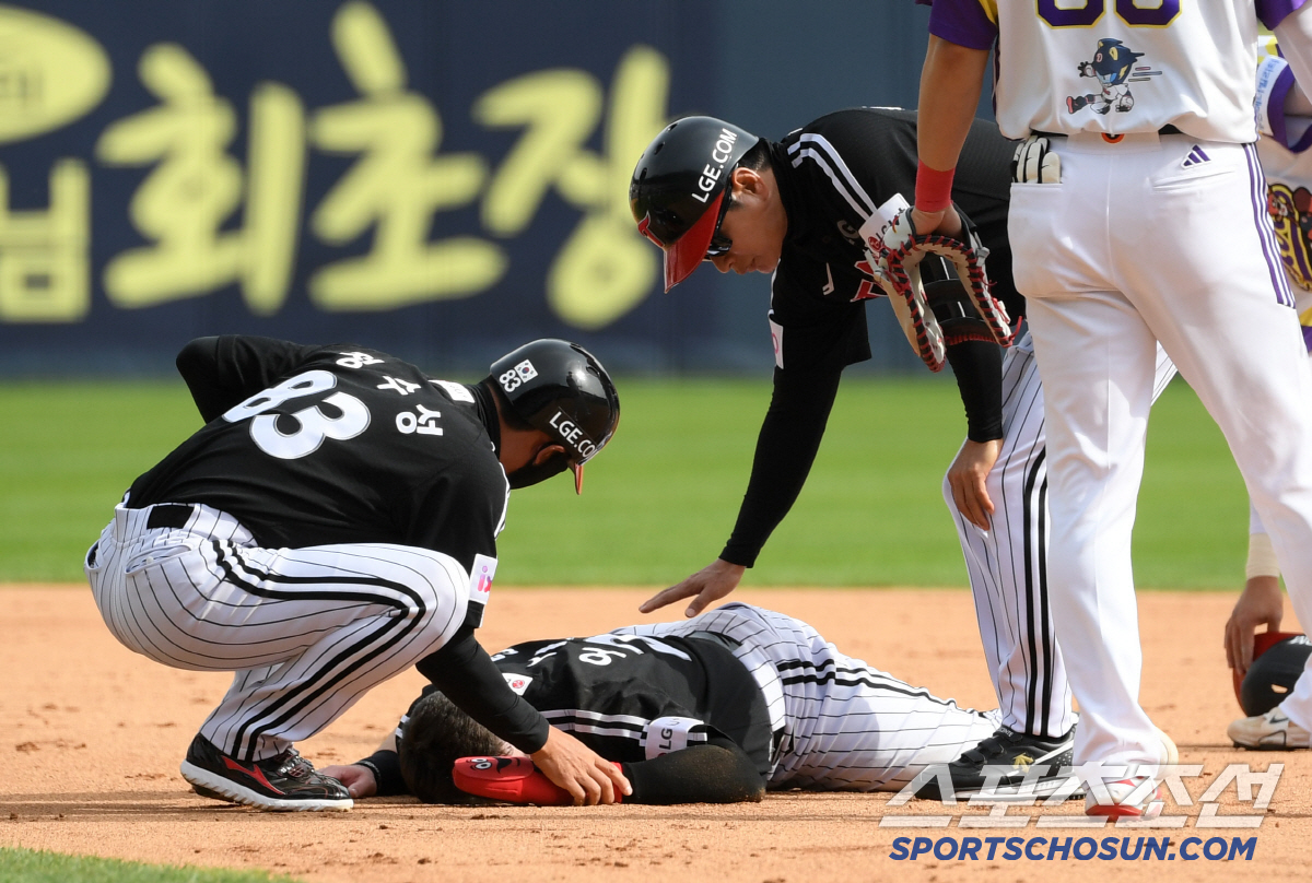 '수비수와 충돌→어지럼증 4경기 결장' 효자 외국인, 수석 코치-트레이닝…
