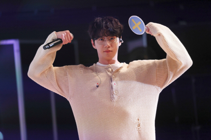 '대세' 이준영, 日 팬미팅서 ‘눈맞춤 셀카’ 초근접 팬서비스…“멀리서도…