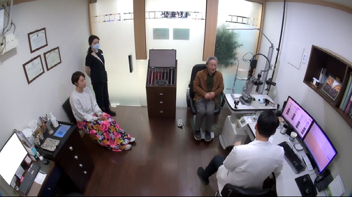 황정음, 어린 시절 이혼한 친父 "'녹내장 말기' 실명가능성有" 진단에 …