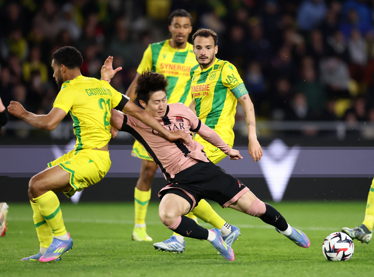 '대한민국 국대 에이스' 이강인 무적 상태 되나…빅클럽 이적설 실종!→남…