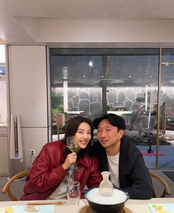 손담비♥이규혁, 딸 출산 30일만 둘만의 첫 데이트..."지금처럼 행복하…