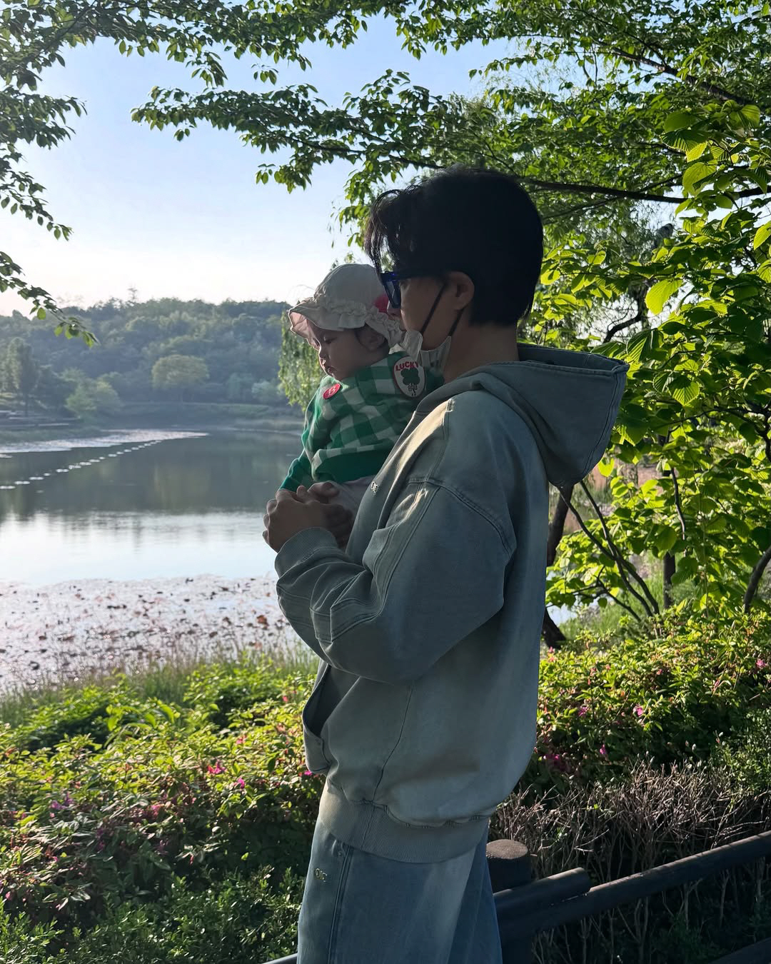 이지훈♥아야네, 성대한 돌잔치 걱정 잊고 딸과 데이트 "이런게 행복이구나…