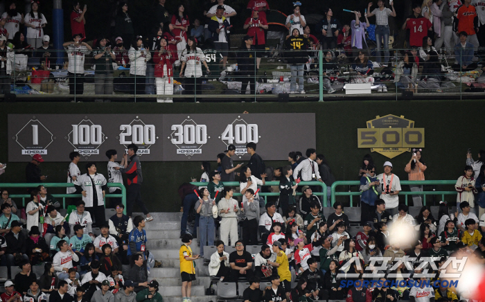 최정 500호 홈런공 잡은 행운의 사나이 "금전적 이득 취하려고 온게 아…