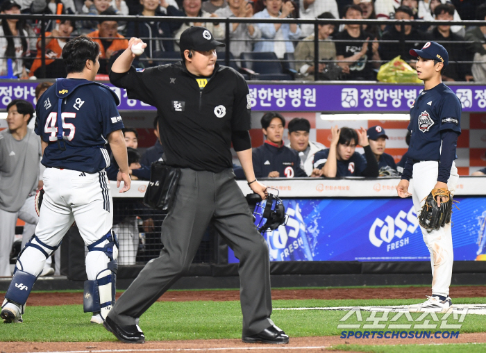 [포토] 두산의 치명적인 파울 플라이 실책