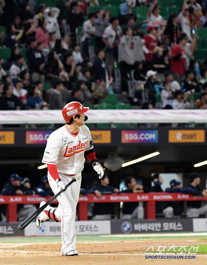 [현장 인터뷰]KBO 최초 500홈런의 전설 "너무 후련하다, 해외 진출…