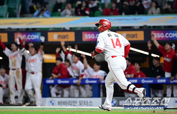 [현장 인터뷰]KBO 최초 500홈런의 전설 "너무 후련하다, 해외 진출…