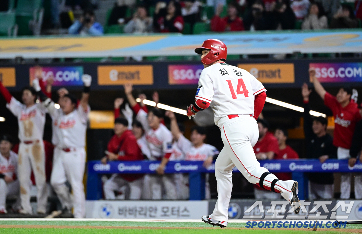 [현장 인터뷰]KBO 최초 500홈런의 전설 "너무 후련하다, 해외 진출…