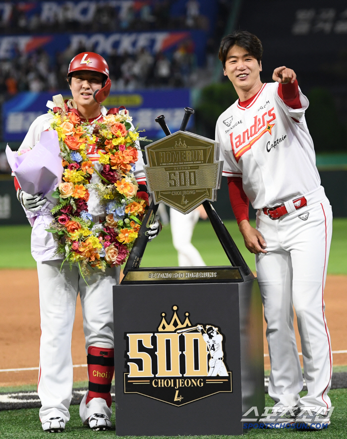 [현장 인터뷰]KBO 최초 500홈런의 전설 "너무 후련하다, 해외 진출…