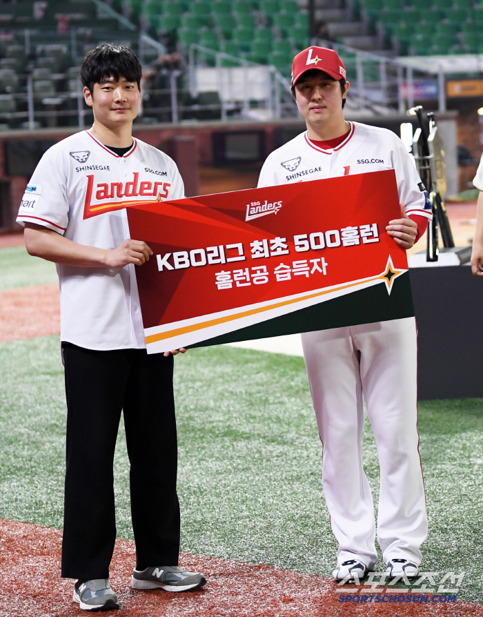 [현장 인터뷰]KBO 최초 500홈런의 전설 "너무 후련하다, 해외 진출…