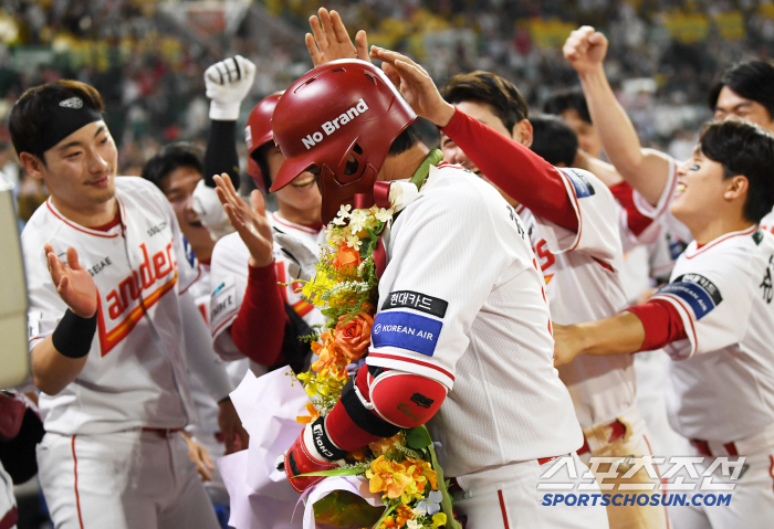 [현장 인터뷰]KBO 최초 500홈런의 전설 "너무 후련하다, 해외 진출…