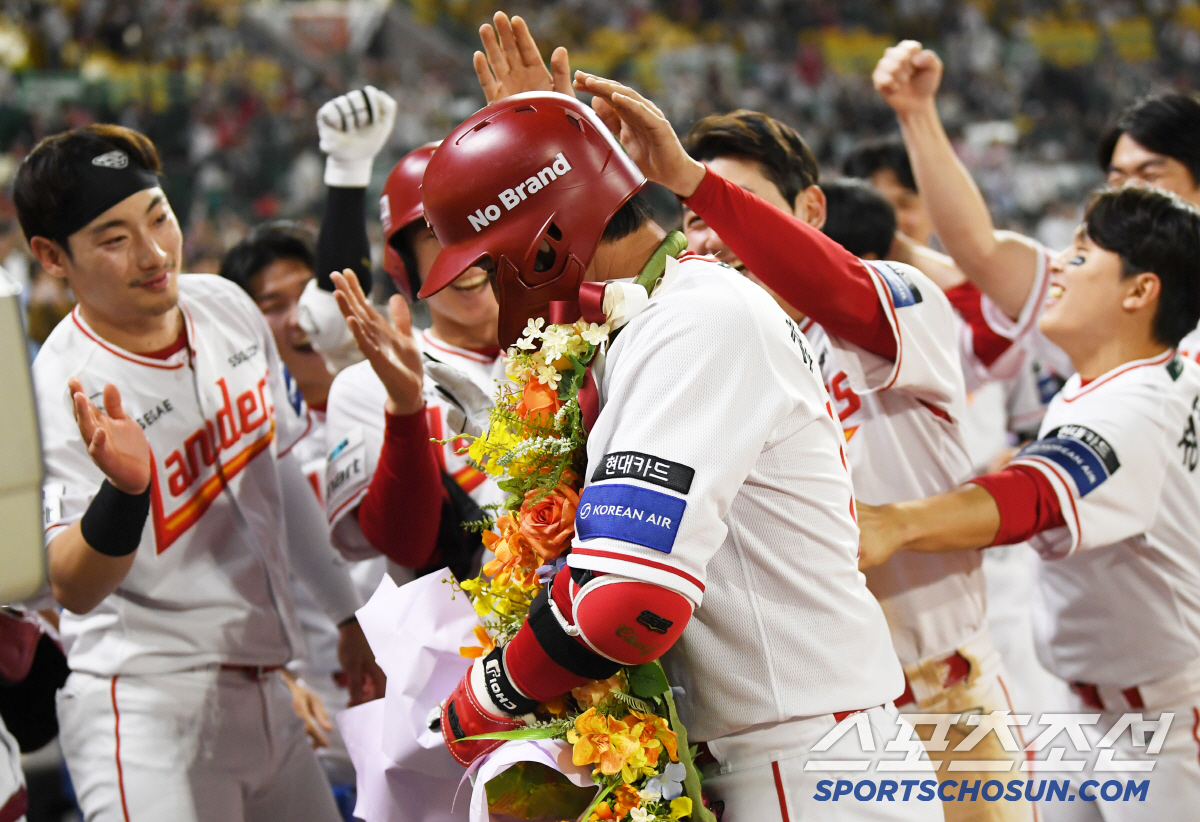 [현장 인터뷰]KBO 최초 500홈런의 전설 "너무 후련하다, 해외 진출…