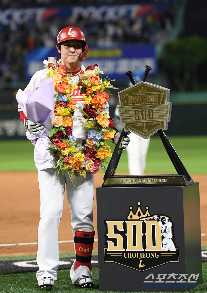 [현장 인터뷰]KBO 최초 500홈런의 전설 "너무 후련하다, 해외 진출…