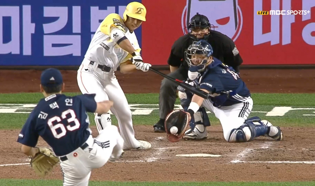 또 체크스윙 대형 폭탄 터질 뻔...삼진이 9회 2사 동점포로, 두산 졌…