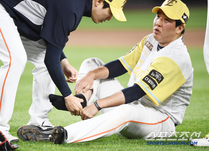 홈런 부른 나비 효과?…'판독 없는데' 세이프가 된 아웃→체크스윙 논란까…
