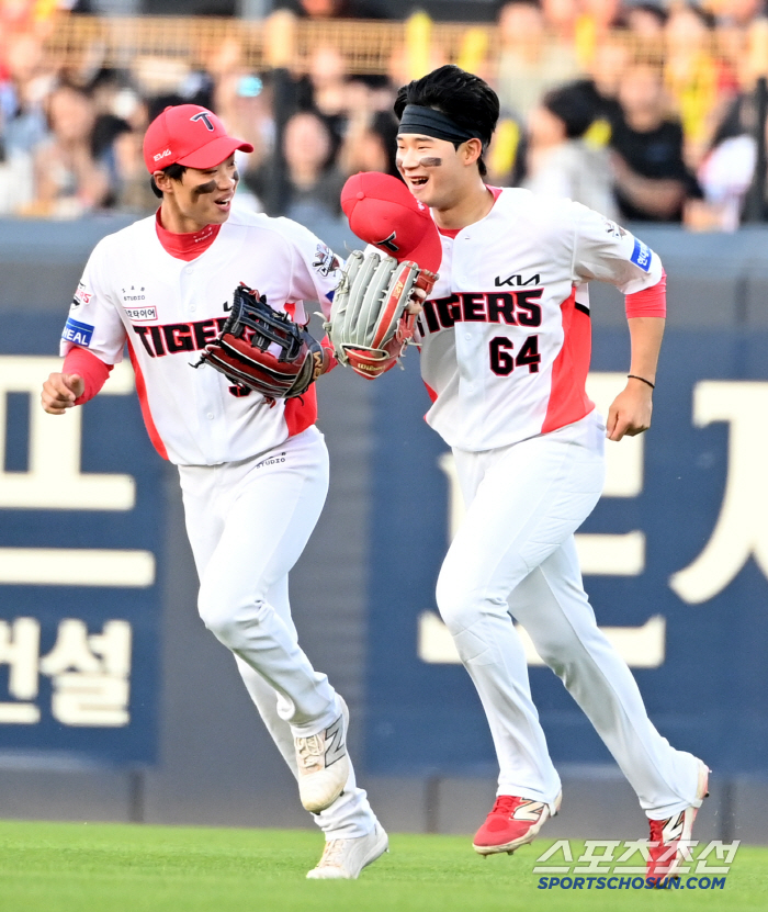 '이게 바로 슈퍼캐치' KIA 정해원, 담장 앞 미친 점프...김도현 두…